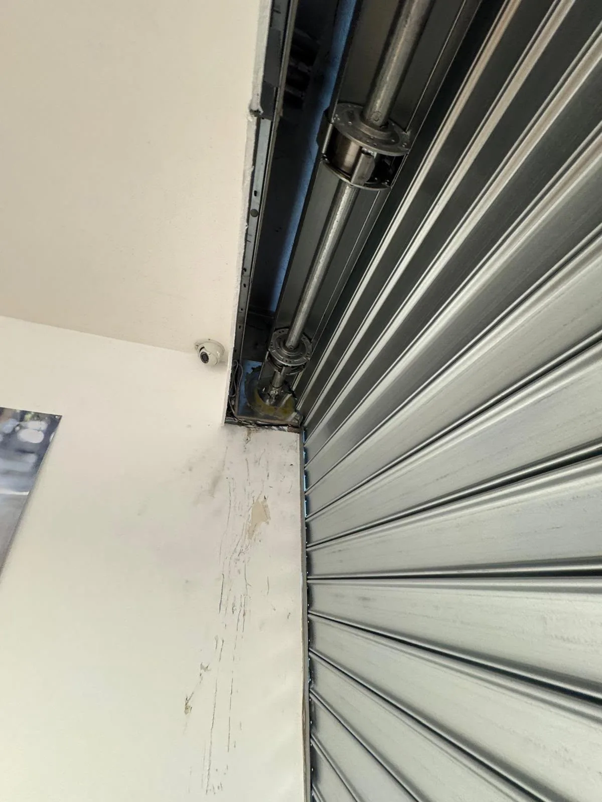 Installation et pose de rideau métallique à Colombes