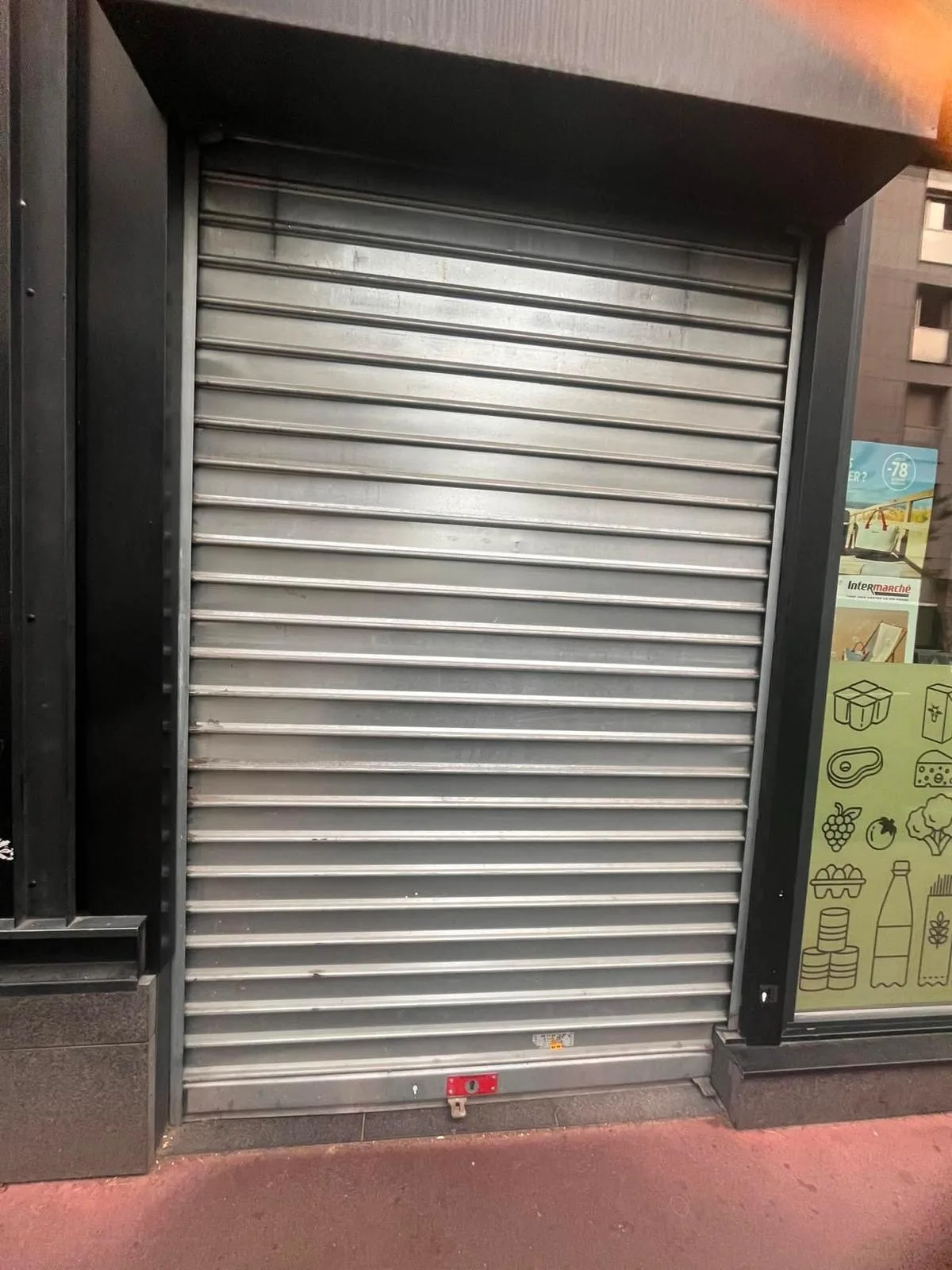 Installation et pose de rideau métallique à Colombes